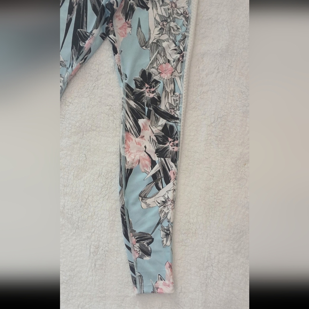 NWOT. NIKE Legging Floral w/Mesh Panel SZ Small. Blue/white/pink/black. - Picture 6 of 13